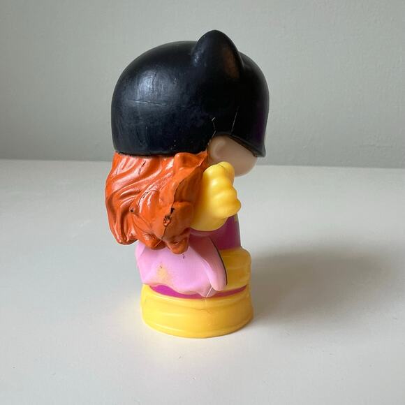 Fisher-Price DC Super Friends Batgirl and Batmobile 2020 - Picture 8 of 10